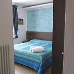 Lori 4*